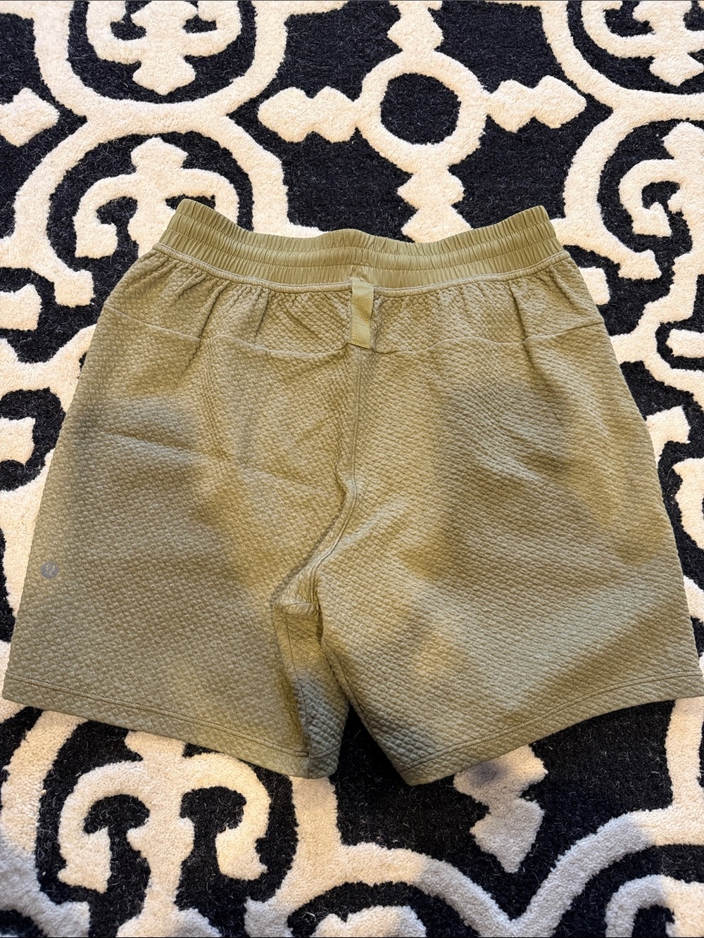 Men's LuluLemon Olive Green Knit Drawstring Shorts Medium. NWOT - Picture 4 of 6